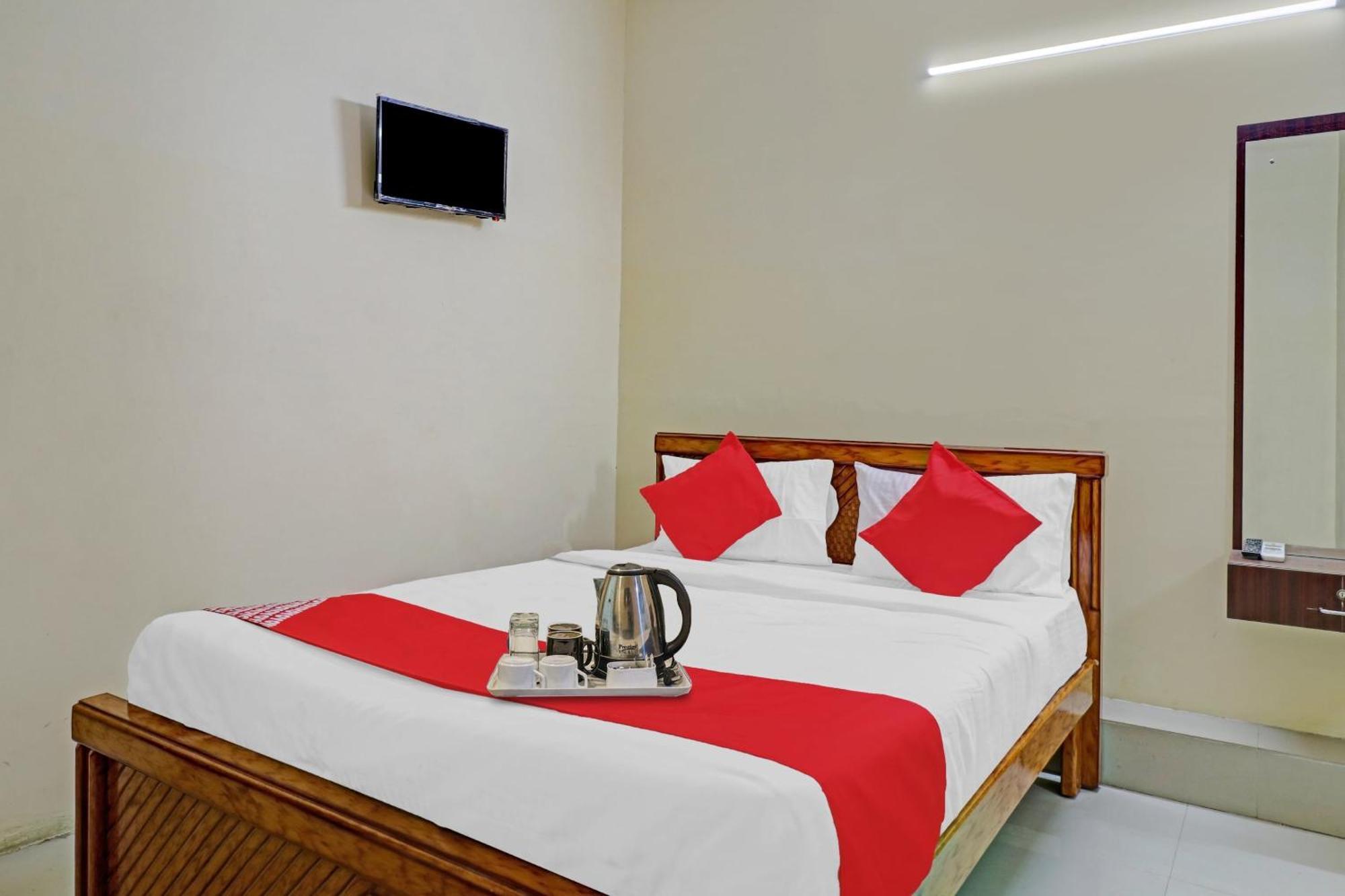Hotel O Lakshmi Sri Deluxe Boarding & Lodgeing Kumbalgod Kültér fotó