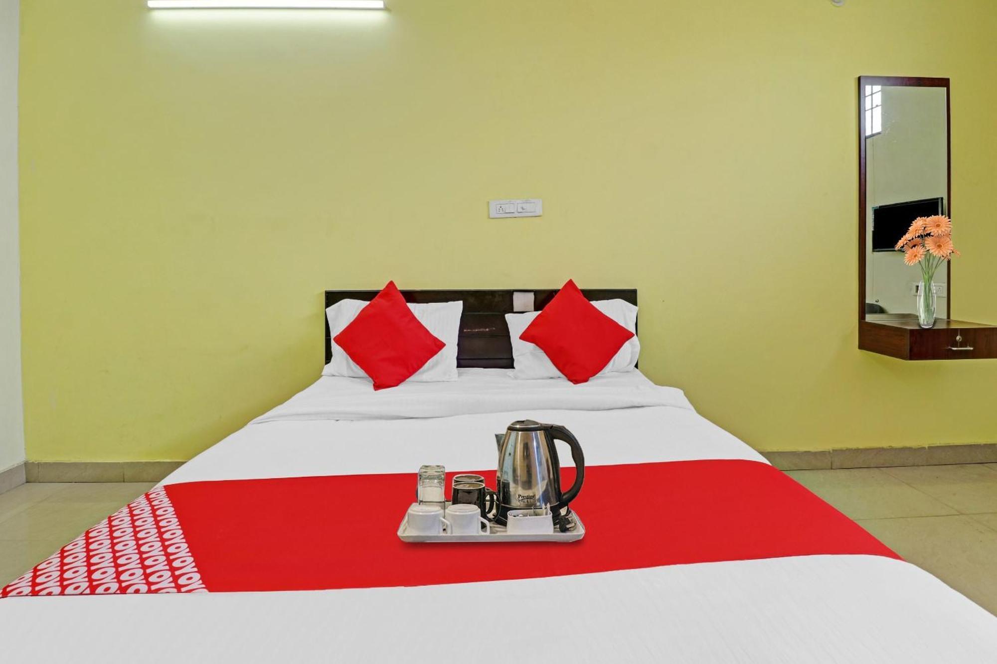 Hotel O Lakshmi Sri Deluxe Boarding & Lodgeing Kumbalgod Kültér fotó