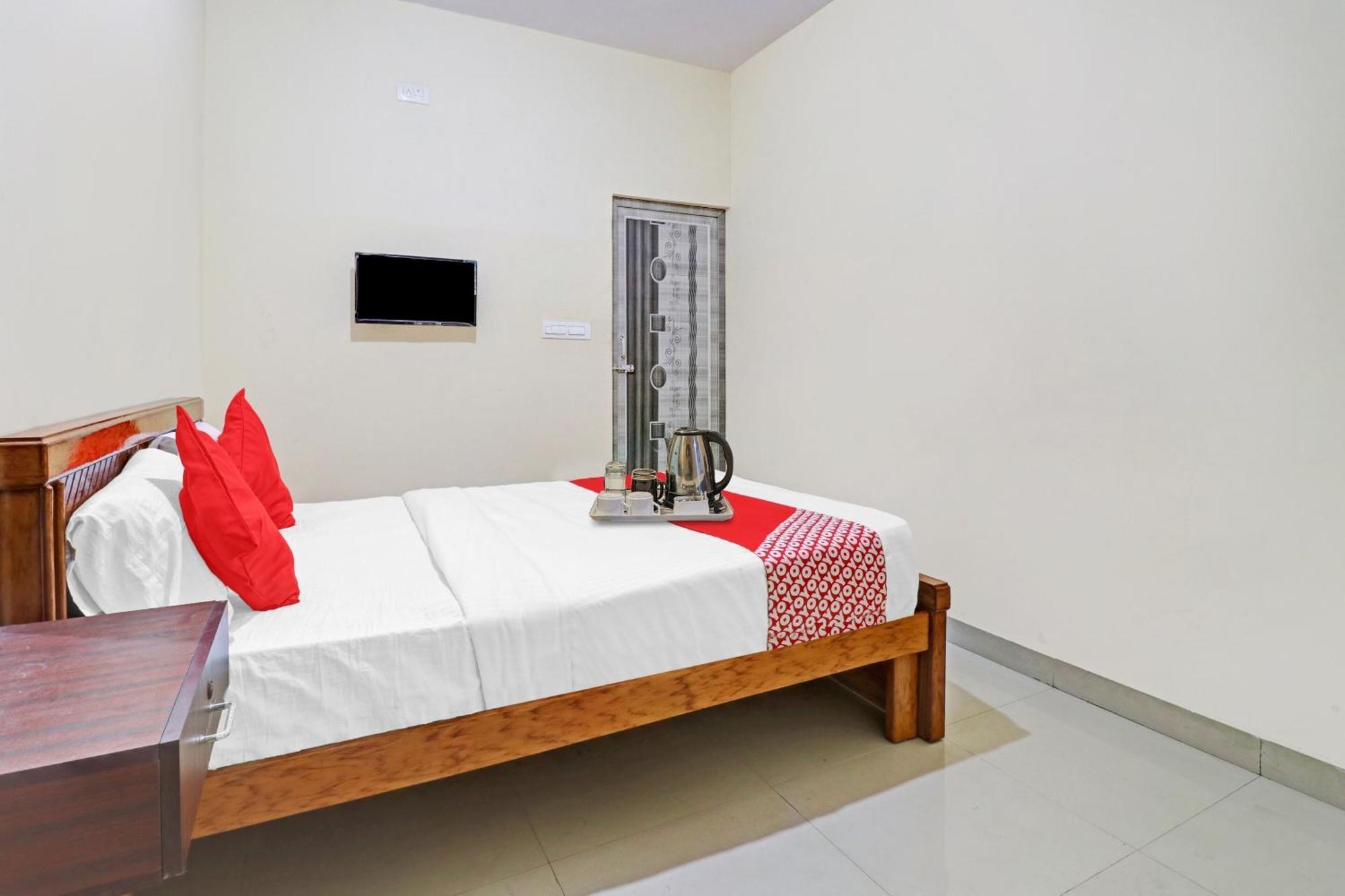 Hotel O Lakshmi Sri Deluxe Boarding & Lodgeing Kumbalgod Kültér fotó