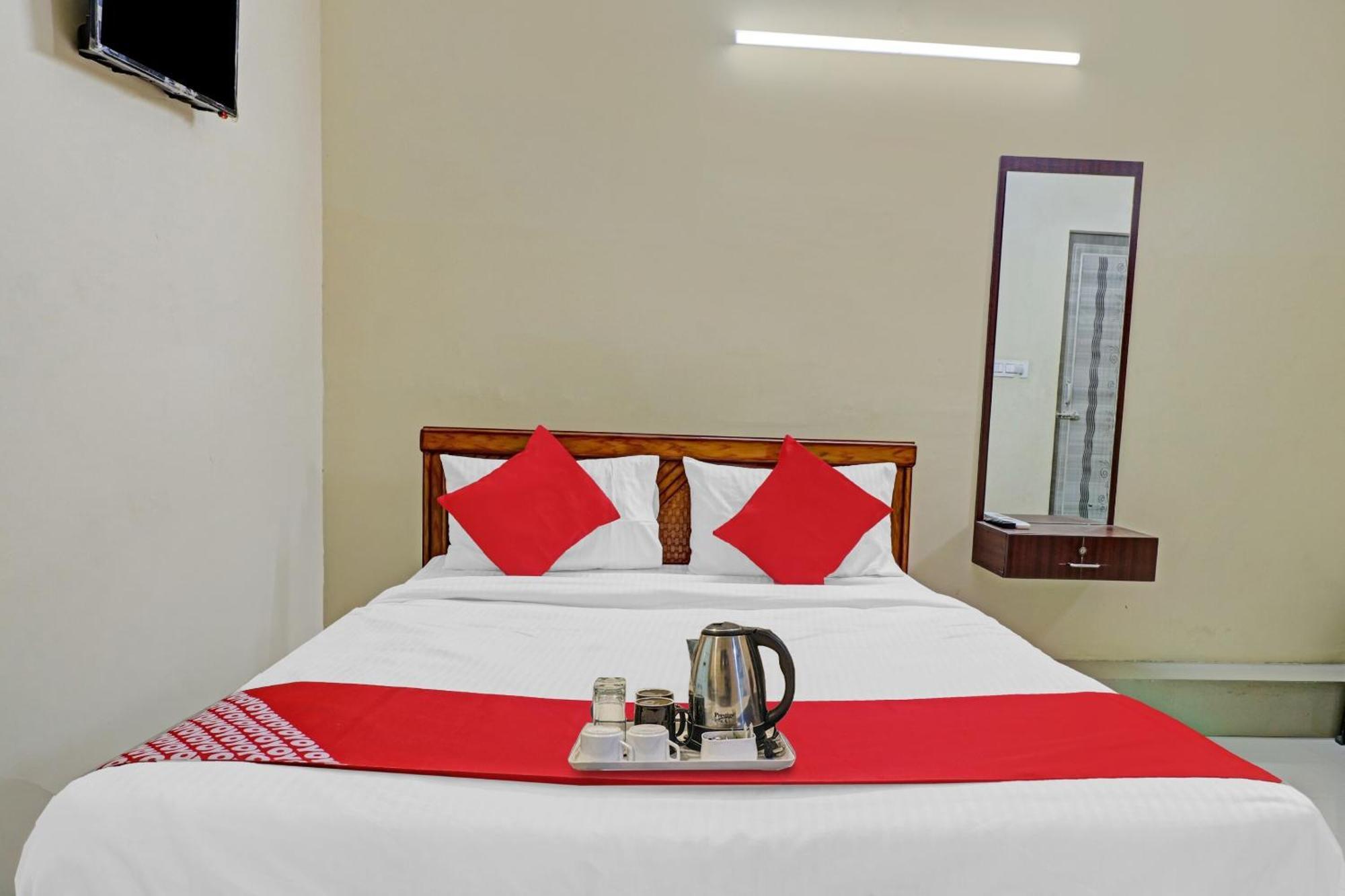 Hotel O Lakshmi Sri Deluxe Boarding & Lodgeing Kumbalgod Kültér fotó