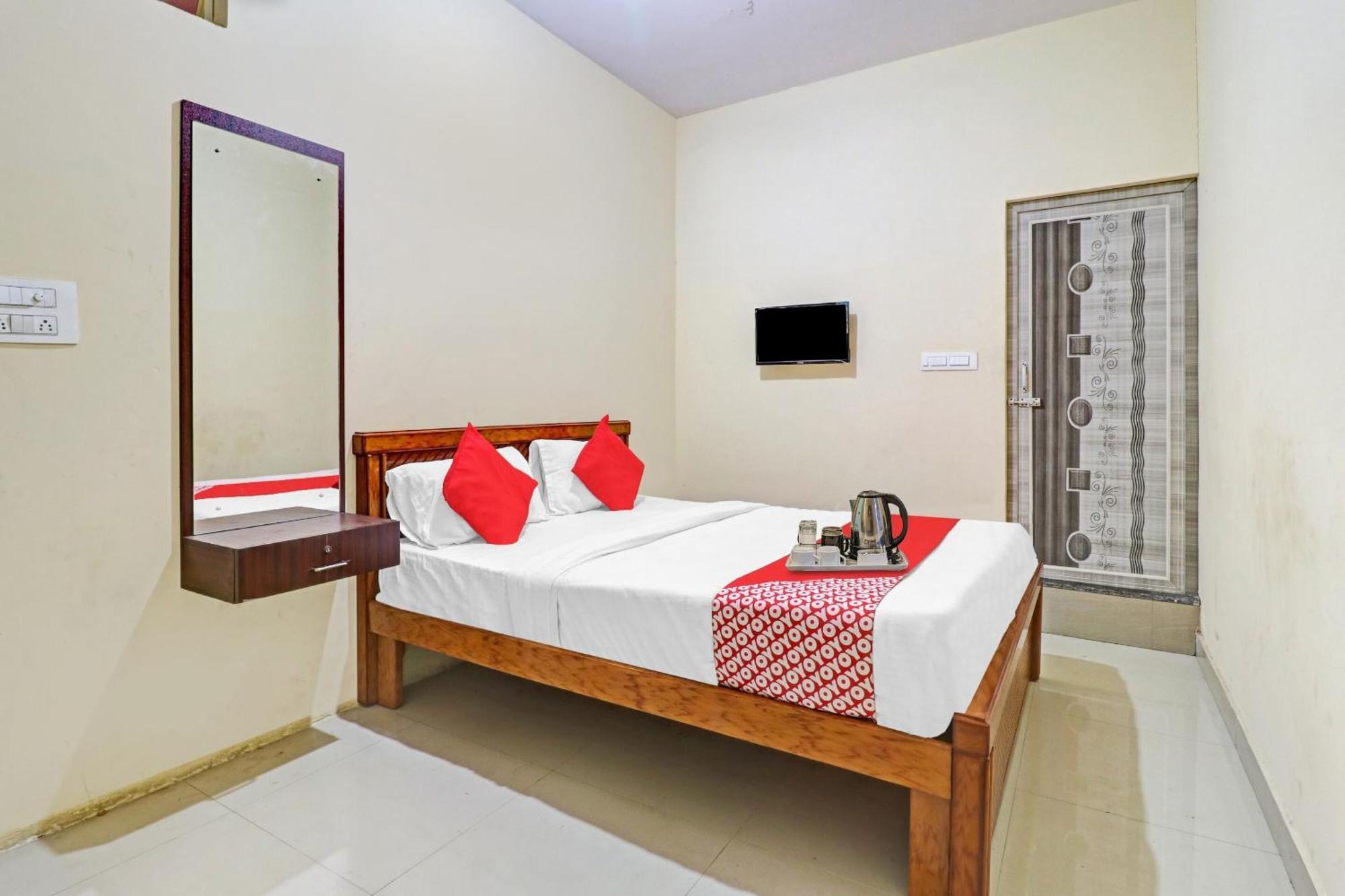 Hotel O Lakshmi Sri Deluxe Boarding & Lodgeing Kumbalgod Kültér fotó