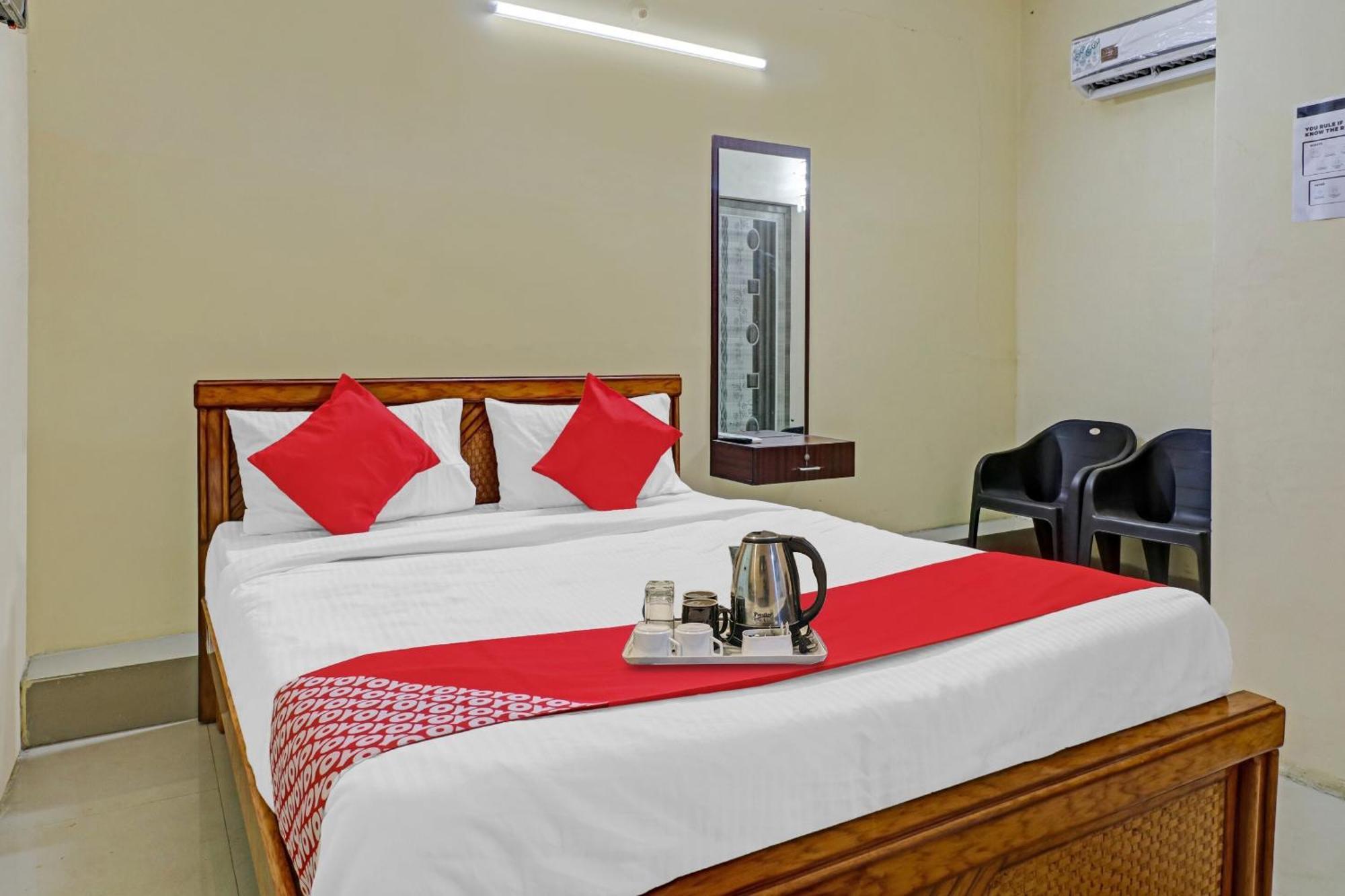 Hotel O Lakshmi Sri Deluxe Boarding & Lodgeing Kumbalgod Kültér fotó